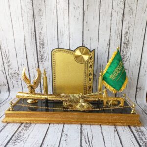 درع مع سيف تذكاري مع علم + مجسم#01